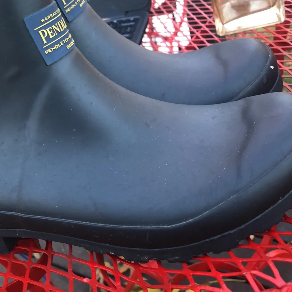 🚨B2G1 PENDLETON Black Blue Rubber Rainboots